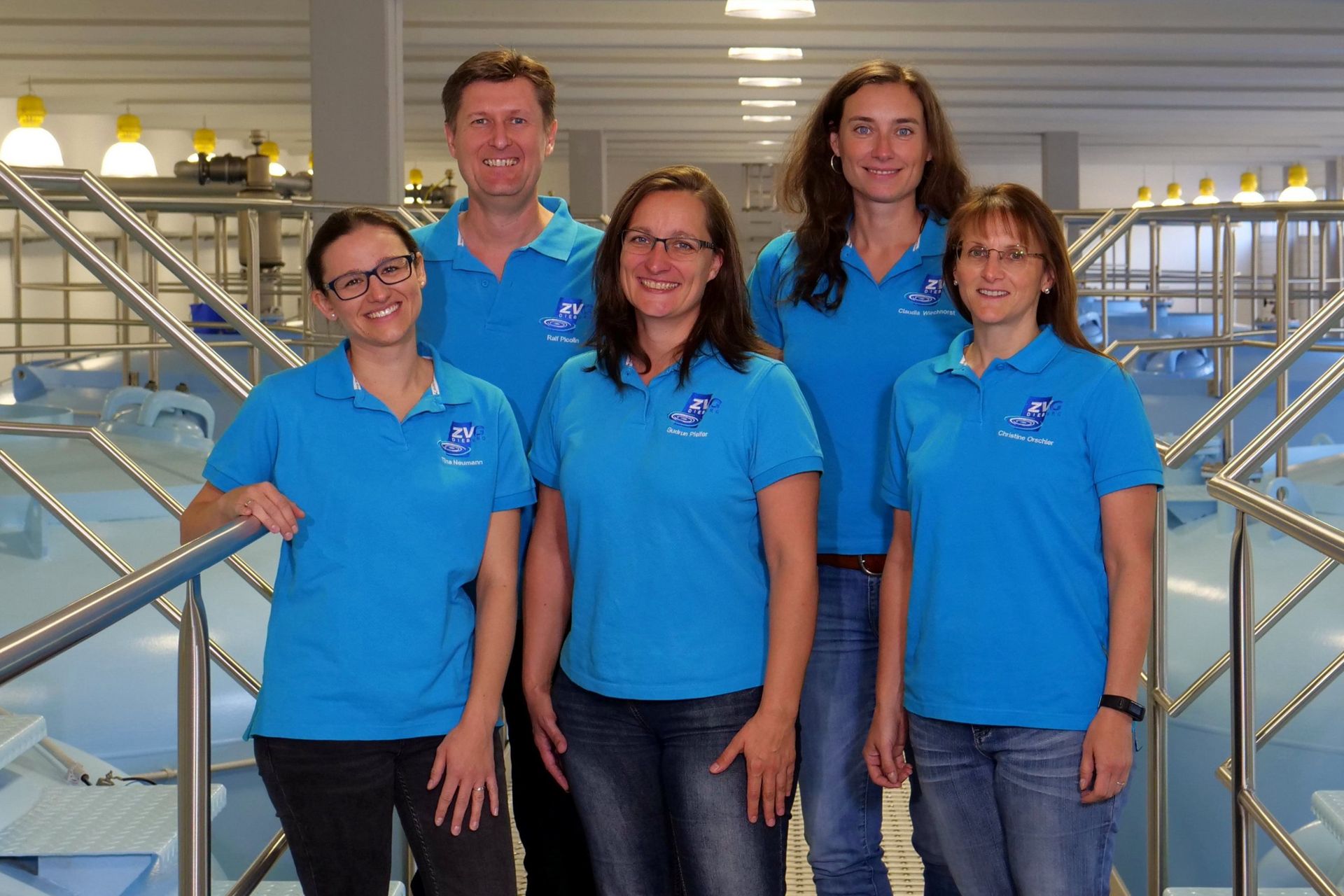 Gruppenfoto von 5 ZVG Mitarbeitern