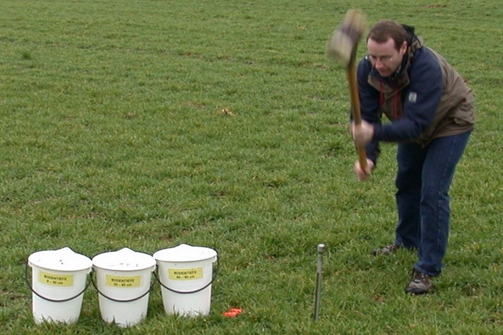 Entnahme von Bodenproben auf landwirtschaftlich genutzten Flächen